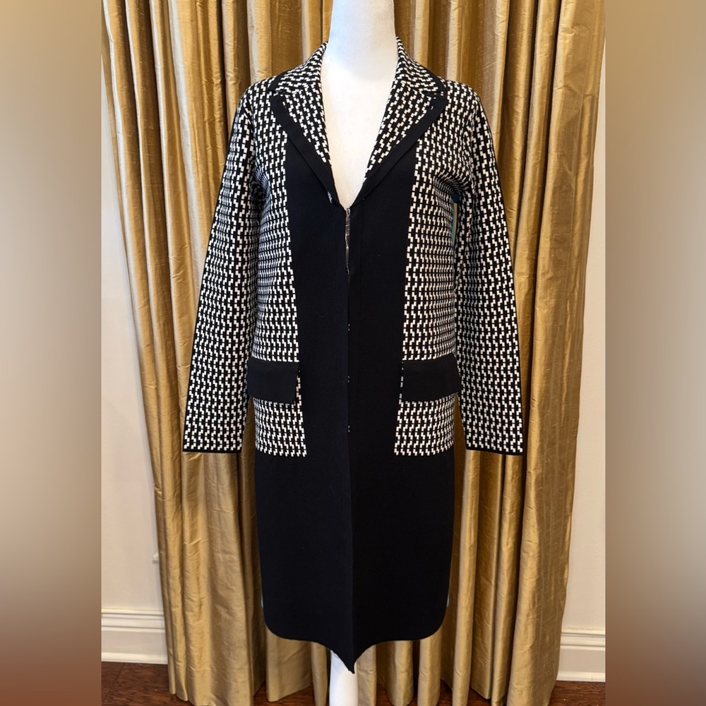 Carlisle houndstooth long sweater jacket with blue side strip